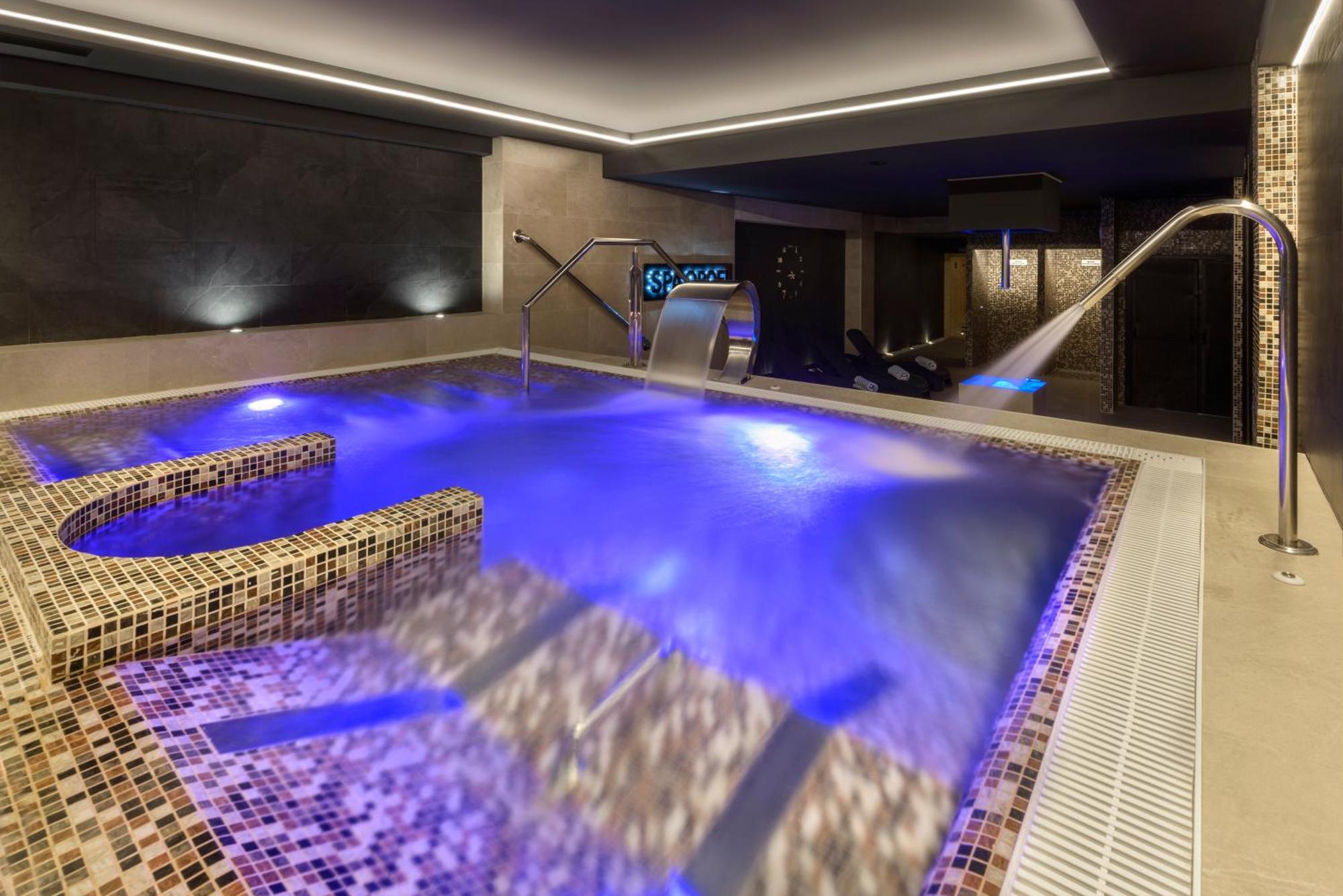 Oroel Hotel & Spa Jaca Exterior foto